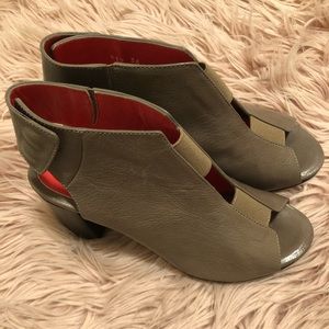 Pas de rouge sandals 👡